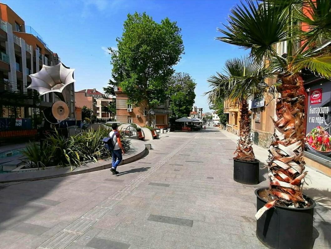 Art Luxury Apartment Burgas Bagian luar foto
