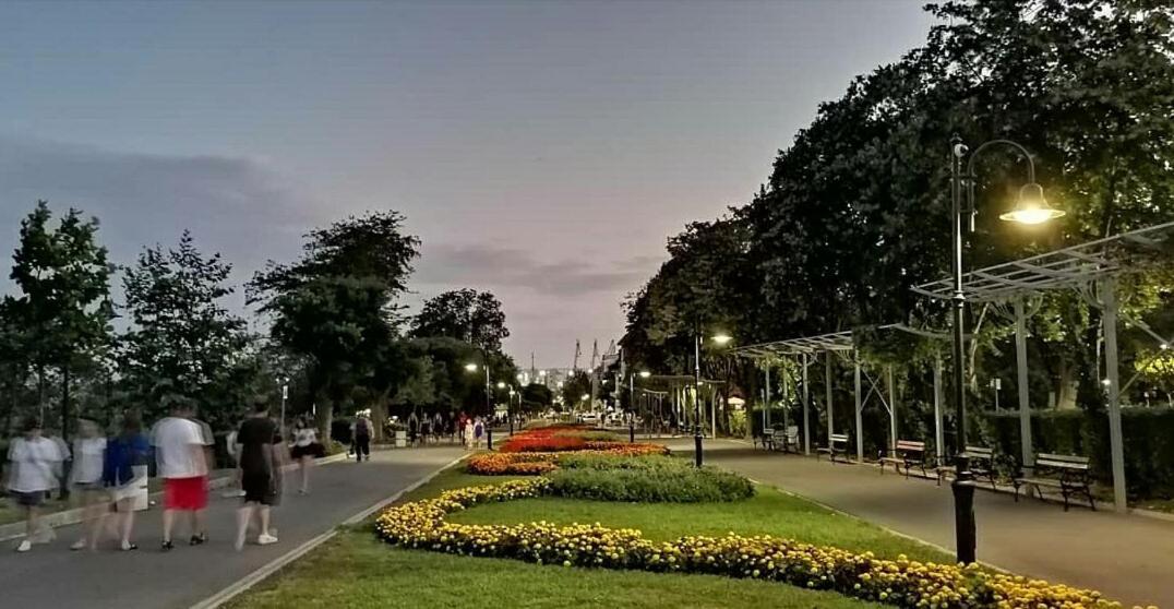 Art Luxury Apartment Burgas Bagian luar foto